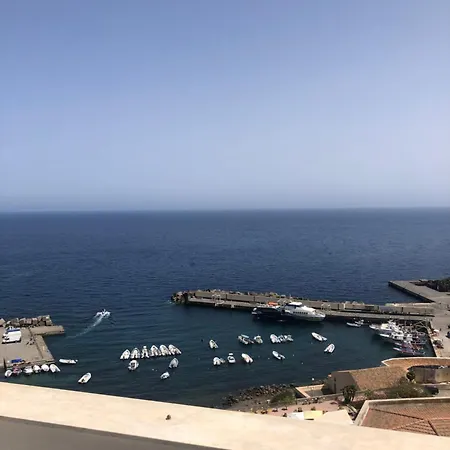 亚里斯顿酒店 酒店